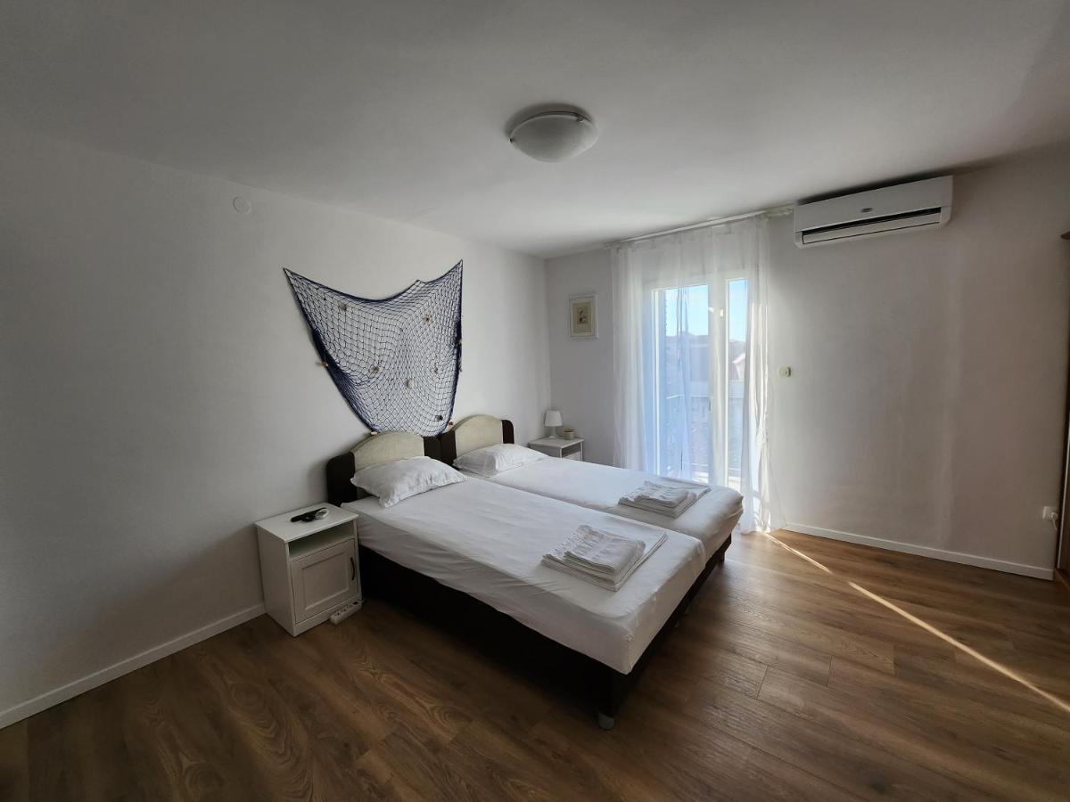 Apartmani Neva Supetar Kültér fotó