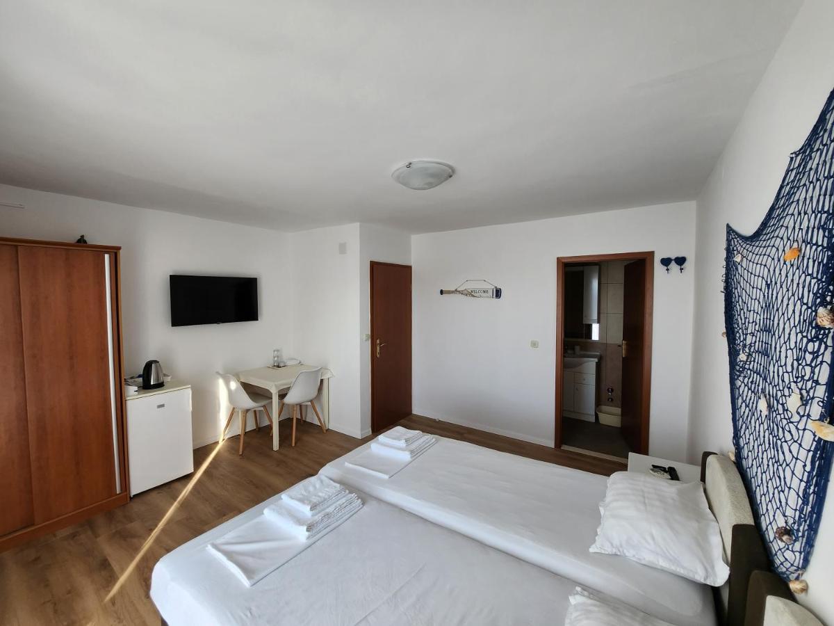 Apartmani Neva Supetar Kültér fotó