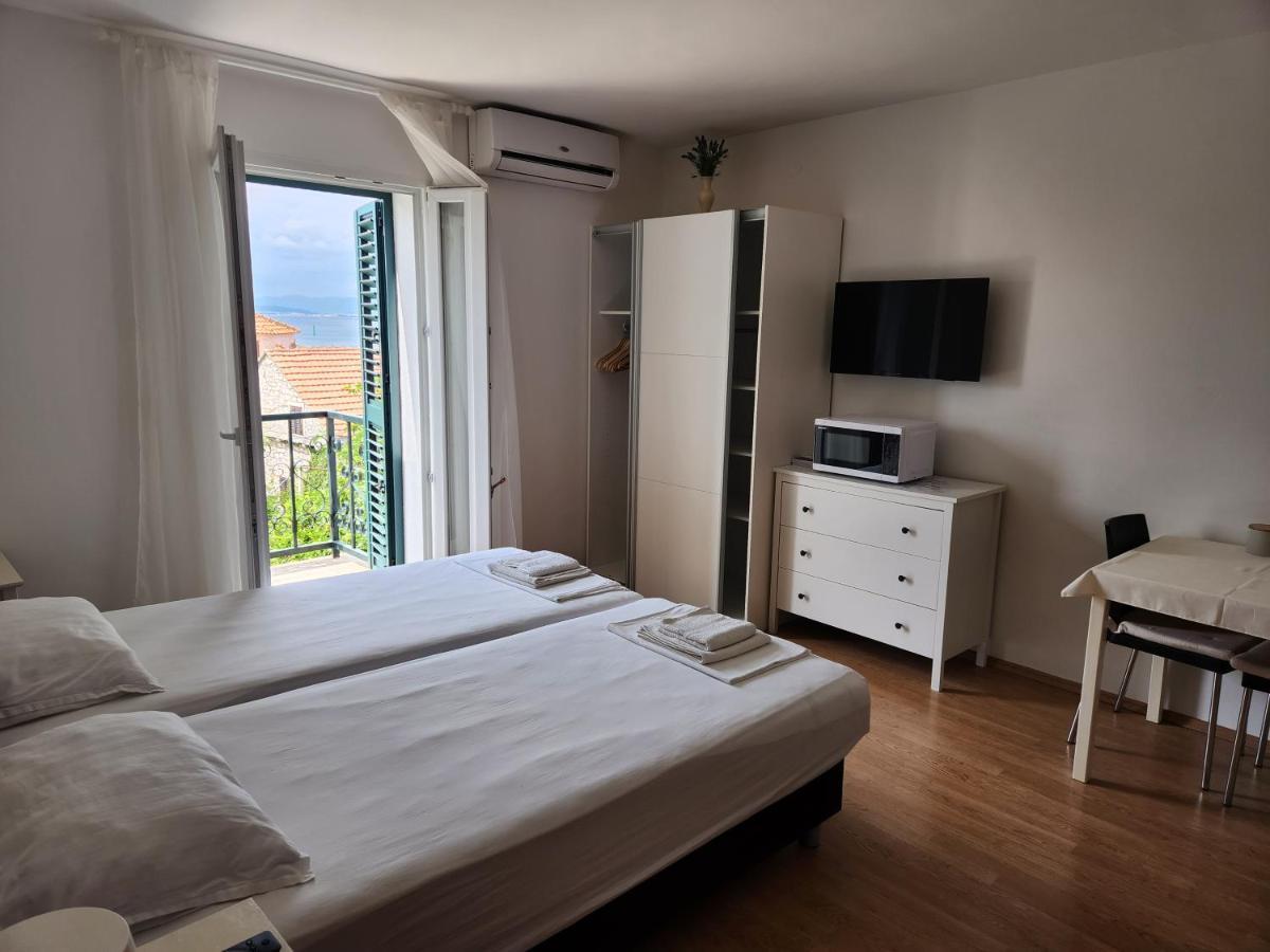 Apartmani Neva Supetar Kültér fotó