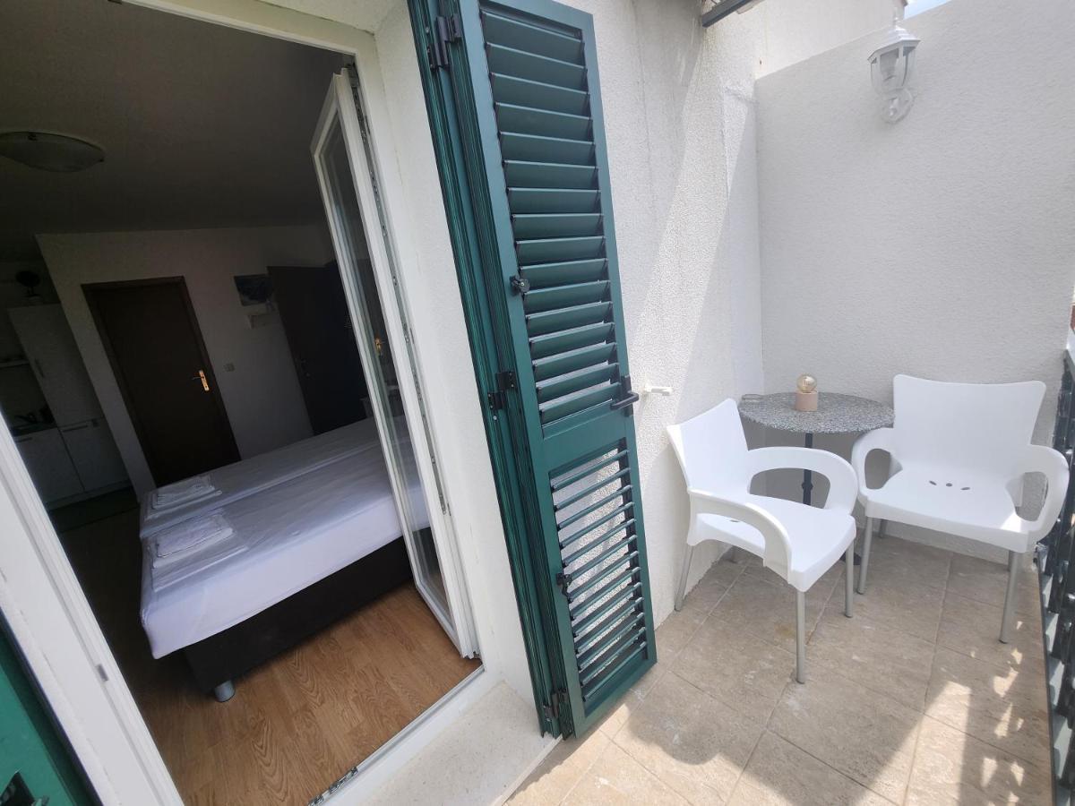 Apartmani Neva Supetar Kültér fotó