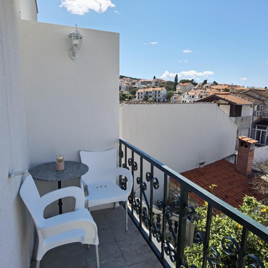 Apartmani Neva Supetar Kültér fotó