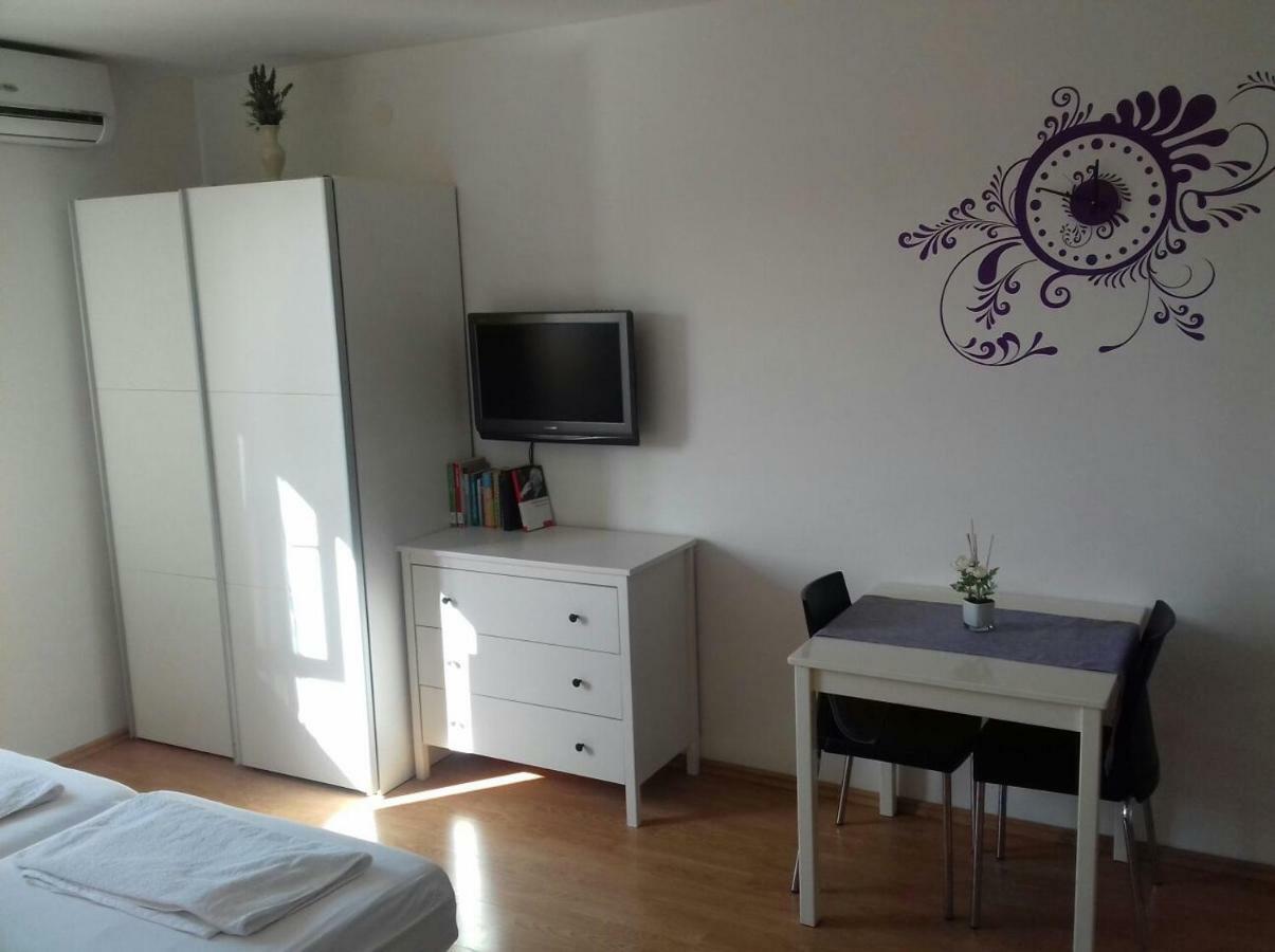 Apartmani Neva Supetar Kültér fotó