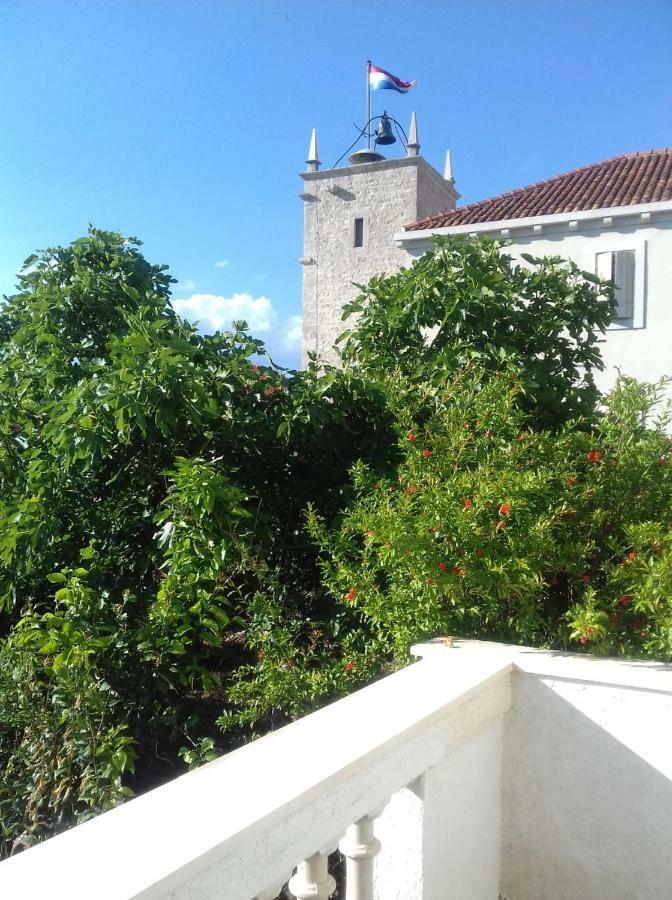 Apartmani Neva Supetar Kültér fotó
